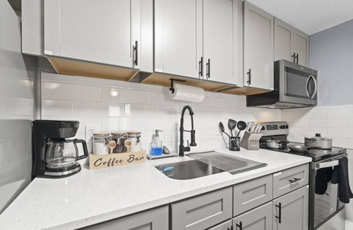 Columbus Apartment | Renovated 1BR + Office | 15 Min Sand Hill Gate