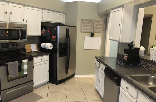 Kingsland House | Renovated 3BR Spa Bath + Fenced Yard Near Kings Bay & I-95 Extended Stays