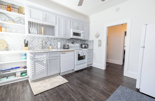 Seneca House | Renovated Bungalow 1 Block from Downtown Seneca! 7 miles from Clemson!