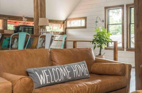 Roswell House | Renovated Charming Barn in Historic Roswell
