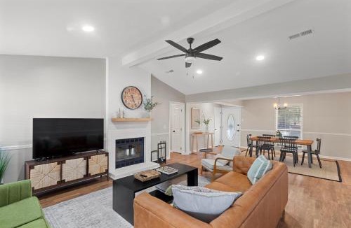 Dothan House | Renovated, Dog Friendly, Fenced Yard, Game RM