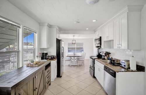 Southwest House | Renovated House with Yard - Palm Wave Says