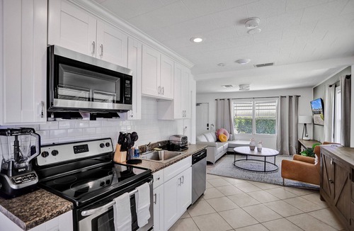 Southwest House | Renovated House with Yard - Palm Wave Says