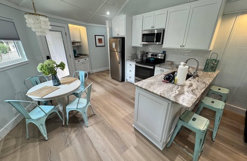 Night Heron House | Renovated Night Heron | Walk to Beach | King Bed | Screened Deck | Pet-Friendly