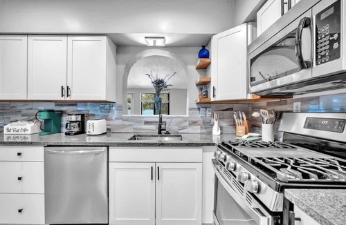Beachway Estates House | Renovated Sunnyside Escape in Pompano w/Pool!