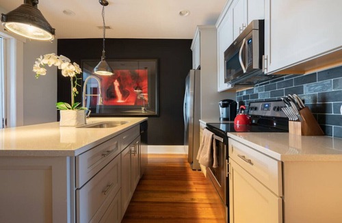 Short North Apartment | Reonvated Flat - High Street - Free Parking