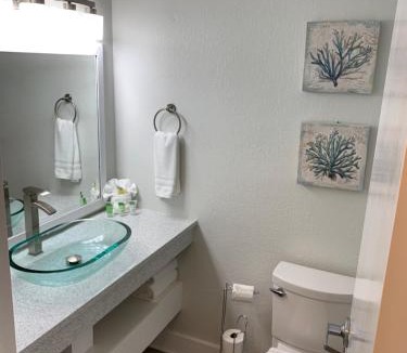 Ruskin Apartment | Resort Condo, Private Beach, Balcony with Water Views Bayside Retreat