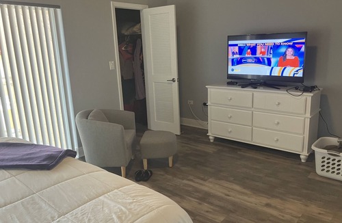 Anglers Park Resort | Resort, New Remodel, Sleeps 6, with Boat Slip, Dock Heated pool, Fully Furnished