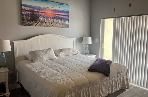 Anglers Park Resort | Resort, New Remodel, Sleeps 6, with Boat Slip, Dock Heated pool, Fully Furnished
