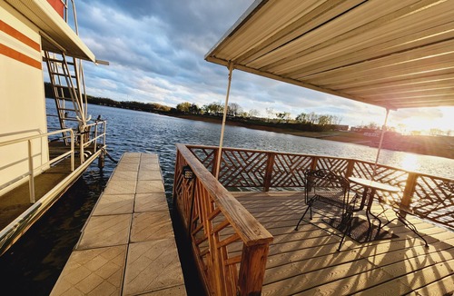 Morristown Boat Rental | Rest, relax, and reel in the views or the fish!