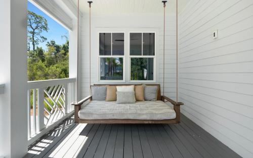 Treetop House | Resting Beach Face