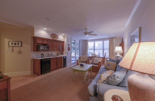 Greensboro Cottage | Reynolds Lake Oconee Resort Fishtales Lodge lakefront 4BR/3BA o