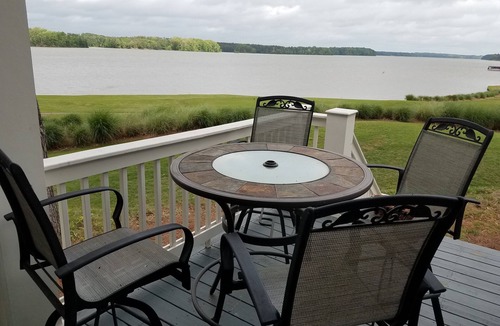 Reynolds Landing House | Reynolds Luxury Lakefront with Amazing Views