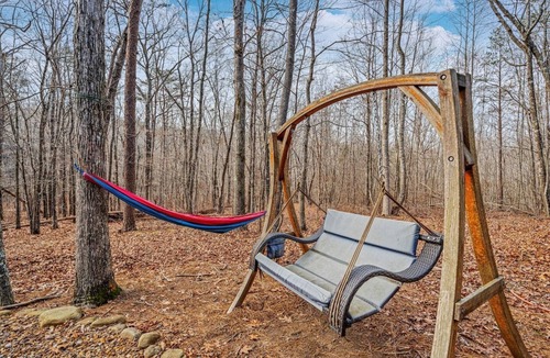 Menlo House | River Cabin | Fire Pit, Kayaks, Games, Dog Park