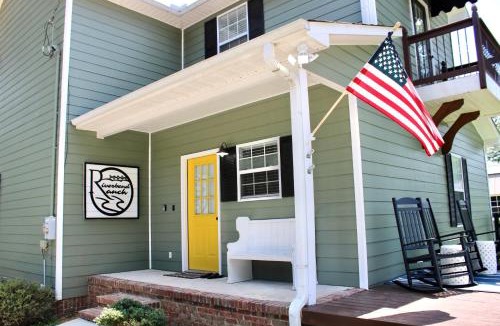 Crane Hill House | Riverbend Ranch for Family Fun on Smith Lake! Dogs welcome!