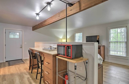 Riverdale Apartment | Riverdale Studio ~ 18 Mi to Downtown Atlanta!