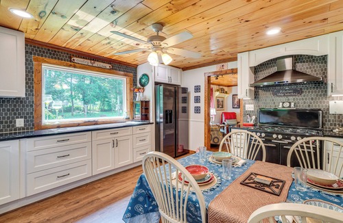Townsend Cottage | Riverfront Cabin - 6 Mi to Great Smoky Mtns NP!