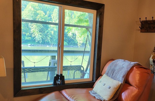 Prince Cabin | Riverfront cabin conveniently located within the New River Park and Preserve!