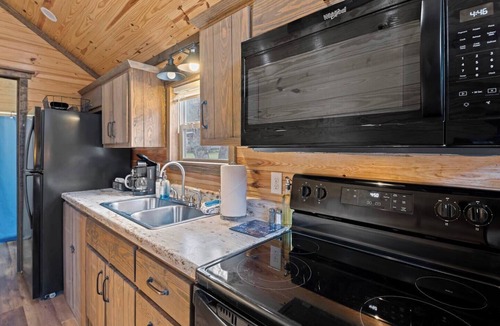 Dillsboro House | Riverfront Cabin, Fish, Hike & 5 Min to Sylva!