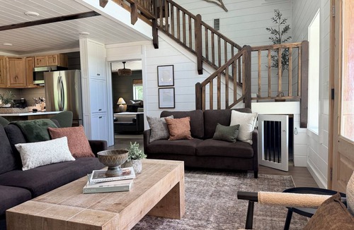 Golden Cabin | Riverfront Cabin in Broken Bow with Swim Beach, Zipline, Hot Tub - Sleeps 14