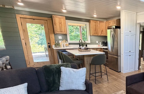 Golden Cabin | Riverfront Cabin in Broken Bow with Swim Beach, Zipline, Hot Tub - Sleeps 14