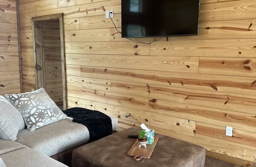 Golden Cabin | Riverfront Cabin Located directly on Glover River sleeps 12+