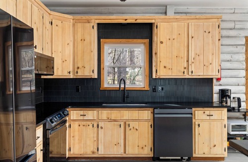 Powhatan House | Riverfront Modern Cabin | Hot Tub + Scenic Views