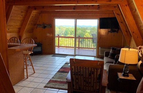 Amity Cabin | Rivers Bend Cabin, Stunning Caddo River & Ouachita Mountain Views