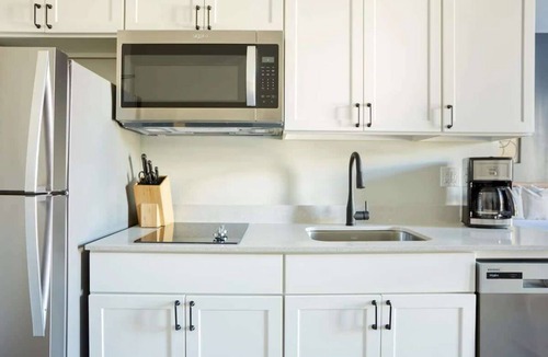 Central Business District Apartment | Roami at Canal Quarters Cozy Studio + Balcony