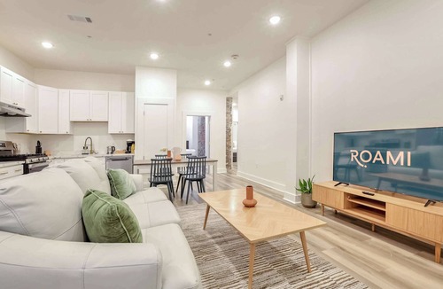 Arts/Warehouse District Apartment | Roami at Churchill | 3 Bedroom