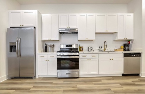 Arts/Warehouse District Apartment | Roami at Churchill | 3 Bed Combo | 2 Units