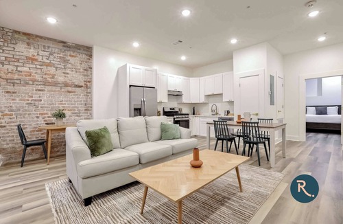 Arts/Warehouse District Apartment | Roami at Churchill | 5 Bed Combo | 2 Units