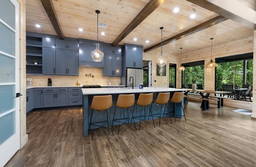Cassville House | Roaring River Hideaway-Epic Patio w/HotTub-Gameroom