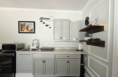 Appling Apartment | RockSide Suite: Stairs & Ramp Access Masters Tournament Lake Getaways