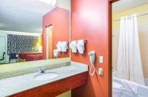 Bonifay Hotel | Rodeway Inn Bonifay