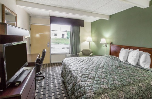 Laurens Hotel | Rodeway Inn Laurens
