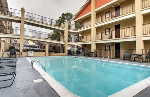 Tougaloo Hotel | Rodeway Inn North