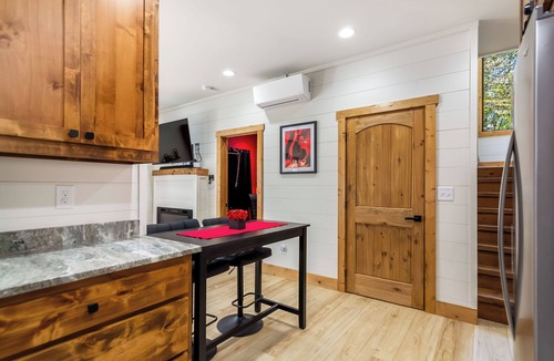 McCaysville Cabin | Romantic Adults Only Couples' Retreat