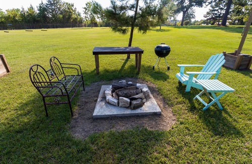 Coldspring RV Rental | Romantic Camp Getaway near Lake Livingston