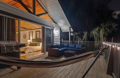 Kissimmee Cabin | Romantic getaway. Cabin w/Indoor Soaking Tub