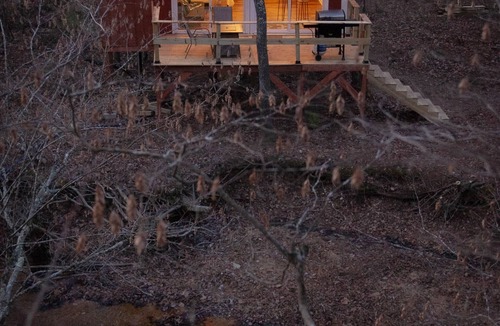 Fairdealing Apartment | Romantic Mark Twain Current River Treehouse Glamping Getaway