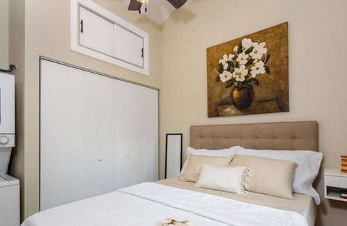 Lake Davis - Greenwood House | Romantic Tiny House near downtown attractions. 25 minutes to Disney!