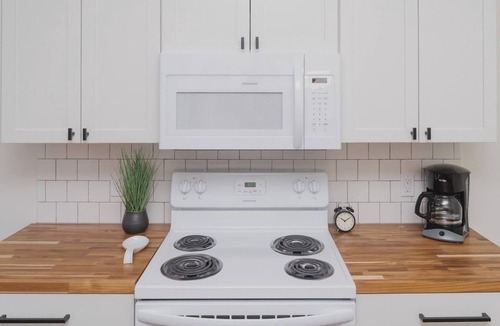 Brady Arts District Apartment | Room 2-4 Summary: In