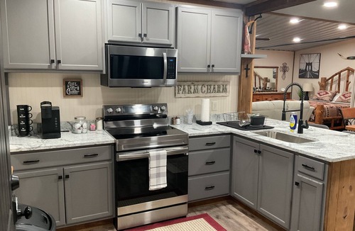 Neely Apartment | Rustic and cozy 2 bedroom apartment in charming Lucedale Ms, with WiFi,AC