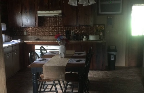 Gainesboro Cabin | Rustic cabin over looking Cordell Hull Lake