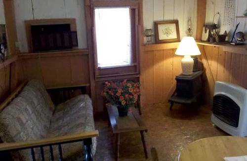 Waynesville Cabin | Rustic Cabin Rental on the Great Satilla River near Okefenokee Swamp Park, Georgia