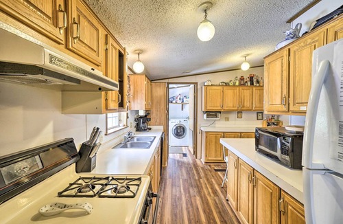 Sugar Grove Cottage | Rustic Family Home + Acreage ~ 20 Mi Hocking Hills