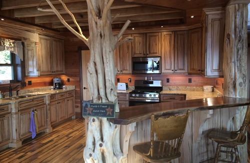 Nortonville Cabin | Rustic log cabin back in the boondocks !
