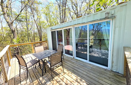 Dahlonega Hotel | Rustic Luxury at its finest- Individual Rooms, Suites, & Cabins or book it all!