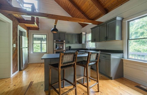 Mineral Bluff Cabin | Rustic Modern Cabin | Mtn View, Hot Tub, Fire Pit